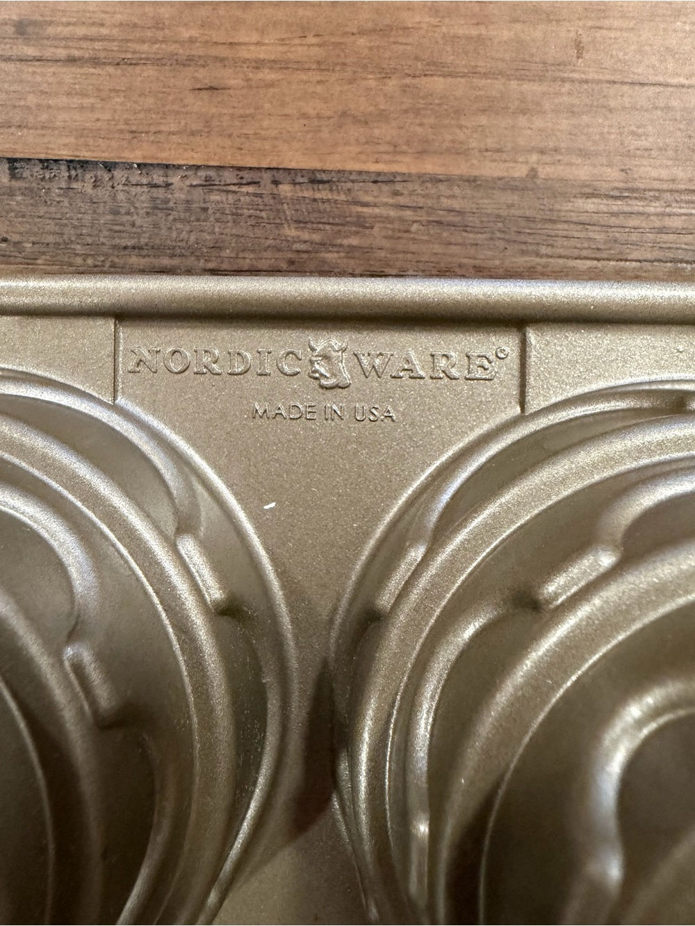 Nordic Ware Mini tiered cakelet pan - Picture 5 of 7